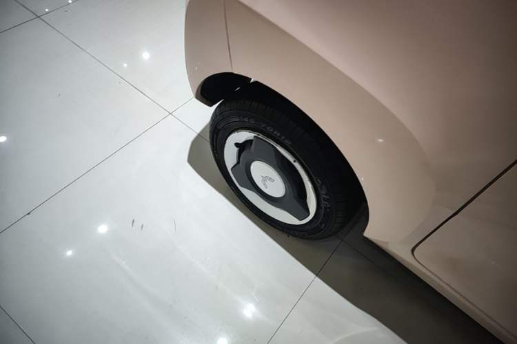 Used Wuling Hongguang MINIEV 2022 Macaron Premium Model – Lithium Iron Phosphate Right Rear Wheel Hub