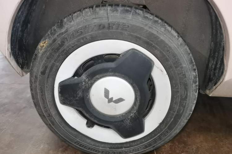 Used Wuling Hongguang MINIEV 2022 Macaron Fashion Edition Lithium-Nickel-Cobalt-Alpha-oxide Right Rear Wheel Hub
