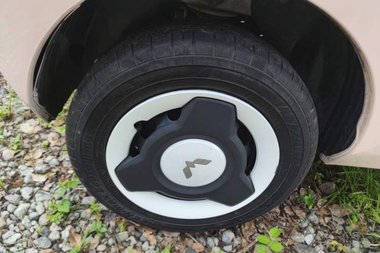 Used Wuling Hongguang MINIEV 2022 Macaron Premium Model – Lithium Iron Phosphate Right Rear Wheel Hub