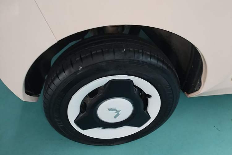 Used Wuling Hongguang MINIEV 2022 Macaron Premium Model – Lithium Iron Phosphate Right Rear Wheel Hub