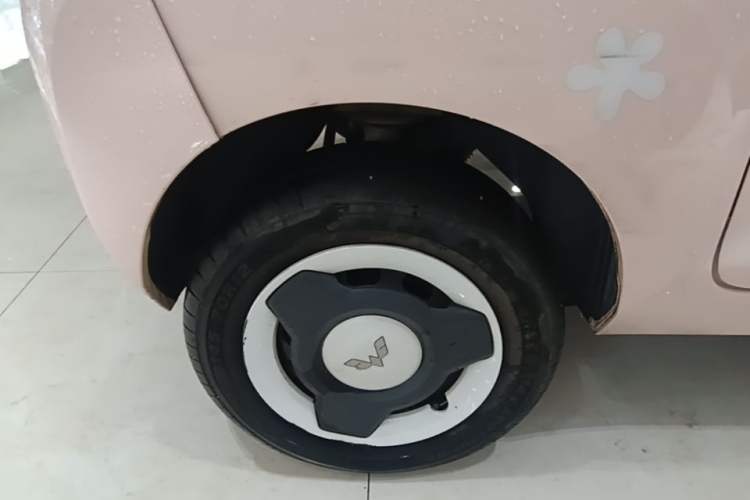 Used Wuling Hongguang MINIEV 2022 Macaron Premium Model – Lithium Iron Phosphate Right Rear Wheel Hub