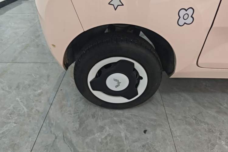 Used Wuling Hongguang MINIEV 2022 Macaron Fashion Model Lithium Iron Phosphate Right Rear Wheel Hub