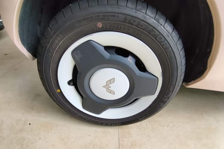 Used Wuling Hongguang MINIEV 2022 Macaron Premium Model – Lithium Ternary Battery Right Rear Wheel Hub