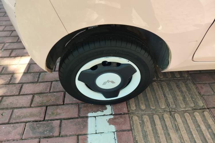 Used Wuling Hongguang MINIEV 2022 Macaron Premium Model – Lithium Ternary Battery Right Rear Wheel Hub
