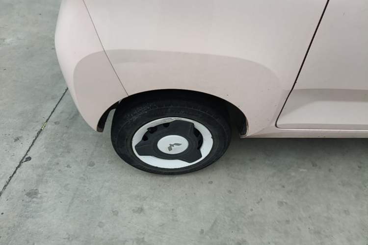 Used Wuling Hongguang MINIEV 2022 Macaron Fashion Model Lithium Iron Phosphate Right Rear Wheel Hub
