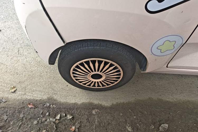 Used Wuling Hongguang MINIEV 2022 Macaron Fashion Model Lithium Iron Phosphate Right Rear Wheel Hub