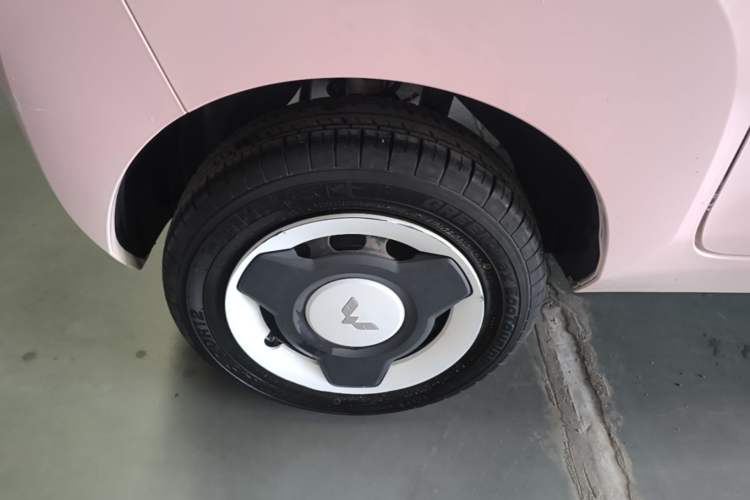 Used Wuling Hongguang MINIEV 2022 Macaron Premium Model – Lithium Ternary Battery Right Rear Wheel Hub
