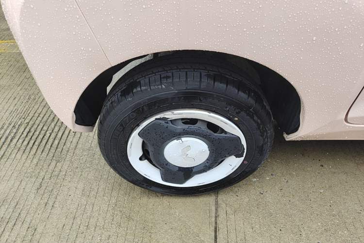Used Wuling Hongguang MINIEV 2022 Macaron Premium Model – Lithium Iron Phosphate Right Rear Wheel Hub