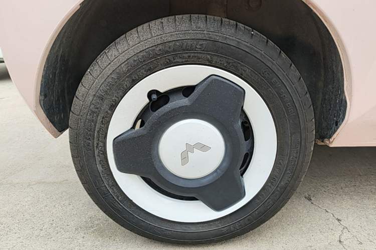 Used Wuling Hongguang MINIEV 2022 Macaron Premium Model – Lithium Iron Phosphate Right Rear Wheel Hub