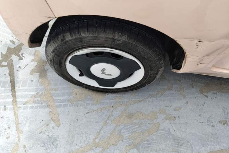 Used Wuling Hongguang MINIEV 2022 Macaron Fashion Model Lithium Iron Phosphate Right Rear Wheel Hub