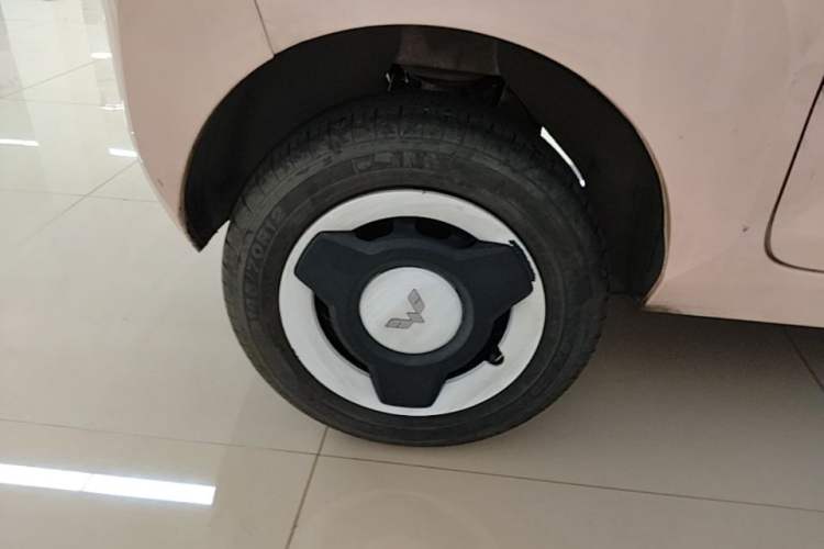 Used Wuling Hongguang MINIEV 2022 Macaron Fashion Model Lithium Iron Phosphate Right Rear Wheel Hub