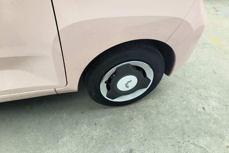 Used Wuling Hongguang MINIEV 2022 Macaron Premium Model – Lithium Iron Phosphate Right Rear Wheel Hub