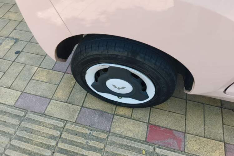 Used Wuling Hongguang MINIEV 2022 Macaron Premium Model – Lithium Iron Phosphate Right Rear Wheel Hub