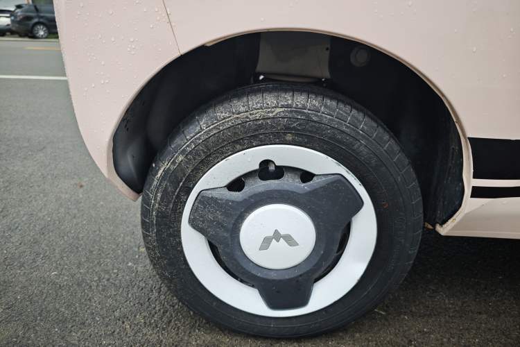 Used Wuling Hongguang MINIEV 2022 Macaron Fashion Edition Lithium-Nickel-Cobalt-Alpha-oxide Right Rear Wheel Hub
