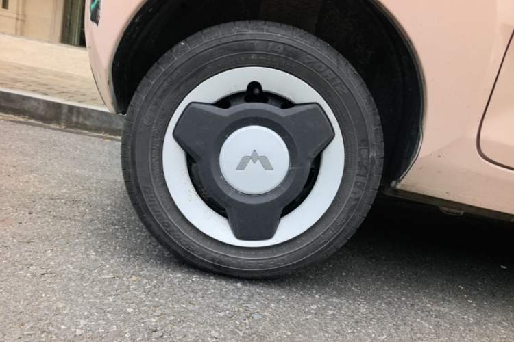Used Wuling Hongguang MINIEV 2022 Macaron Premium Model – Lithium Iron Phosphate Right Rear Wheel Hub
