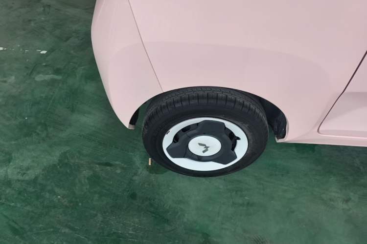 Used Wuling Hongguang MINIEV 2022 Macaron Premium Model – Lithium Iron Phosphate Right Rear Wheel Hub