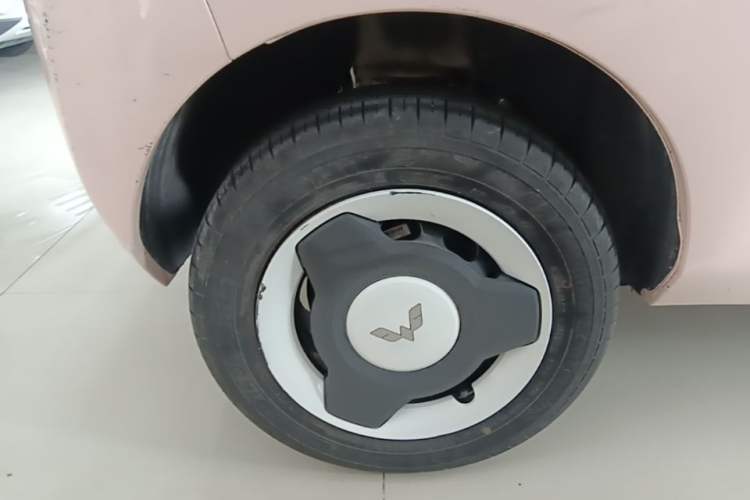 Used Wuling Hongguang MINIEV 2022 Macaron Premium Model – Lithium Ternary Battery Right Rear Wheel Hub
