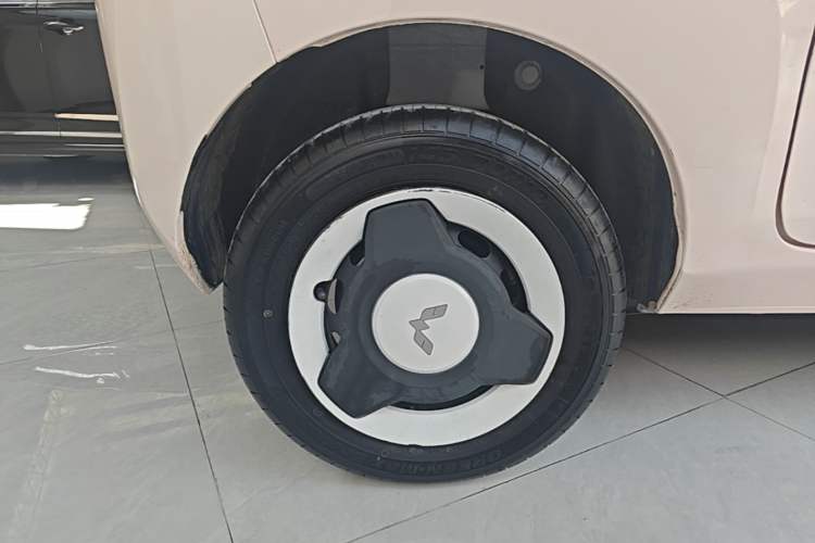 Used Wuling Hongguang MINIEV 2022 Macaron Premium Model – Lithium Iron Phosphate Right Rear Wheel Hub