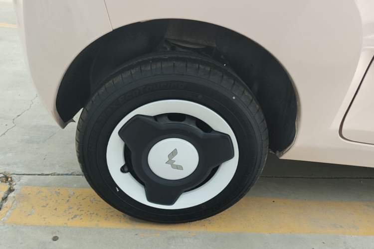 Used Wuling Hongguang MINIEV 2022 Macaron Premium Model – Lithium Iron Phosphate Right Rear Wheel Hub