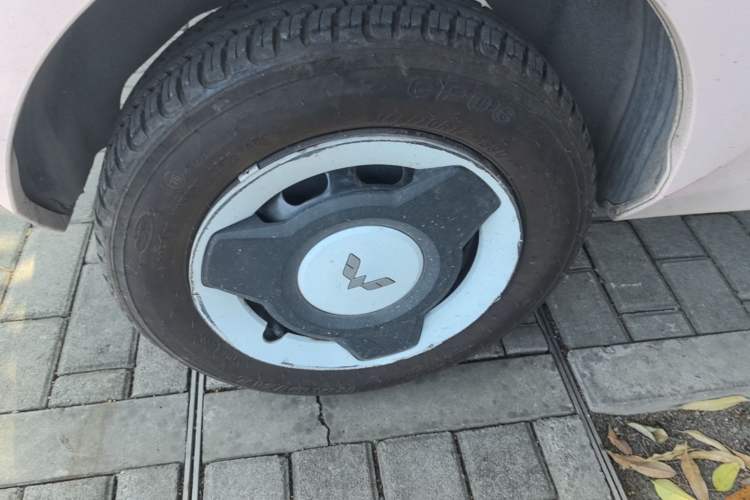 Used Wuling Hongguang MINIEV 2022 Macaron Fashion Edition Lithium-Nickel-Cobalt-Alpha-oxide Right Rear Wheel Hub