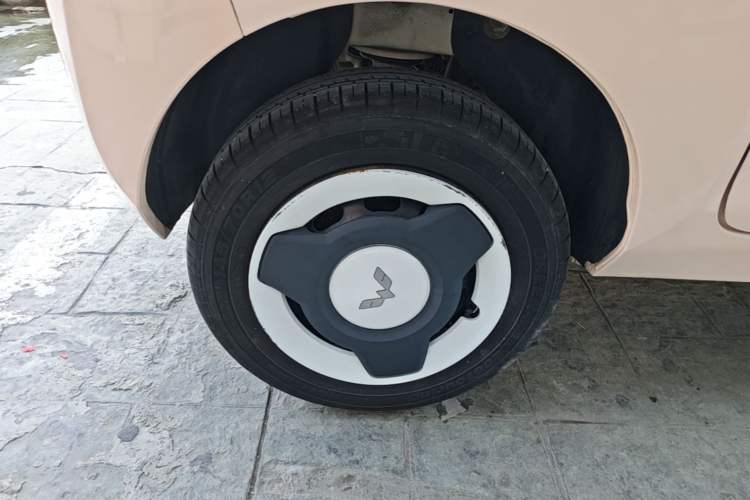 Used Wuling Hongguang MINIEV 2022 Macaron Premium Model – Lithium Iron Phosphate Right Rear Wheel Hub