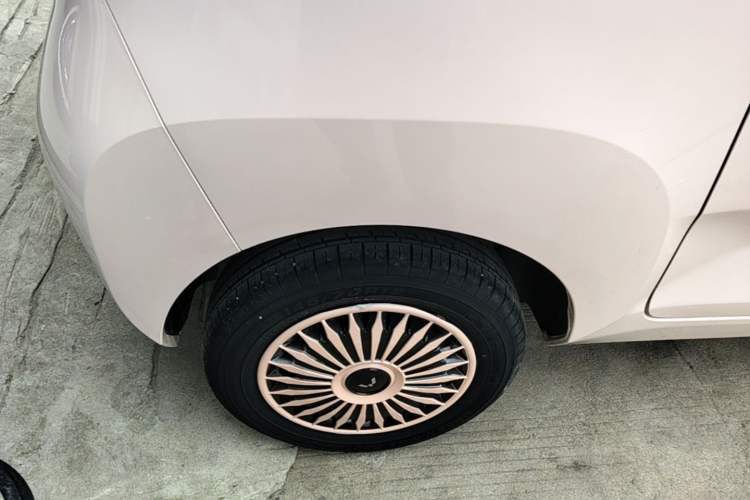 Used Wuling Hongguang MINIEV 2022 Macaron Premium Model – Lithium Iron Phosphate Right Rear Wheel Hub
