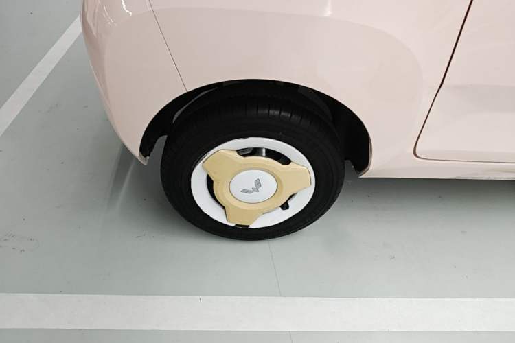 Used Wuling Hongguang MINIEV 2022 Macaron Premium Model – Lithium Ternary Battery Right Rear Wheel Hub
