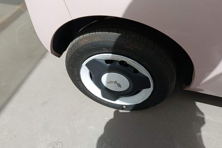 Used Wuling Hongguang MINIEV 2022 Macaron Premium Model – Lithium Iron Phosphate Right Rear Wheel Hub