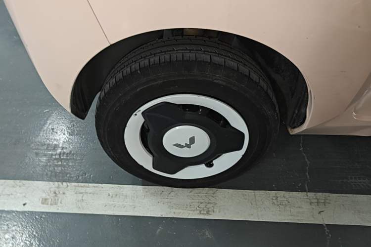 Used Wuling Hongguang MINIEV 2022 Macaron Premium Model – Lithium Iron Phosphate Right Rear Wheel Hub
