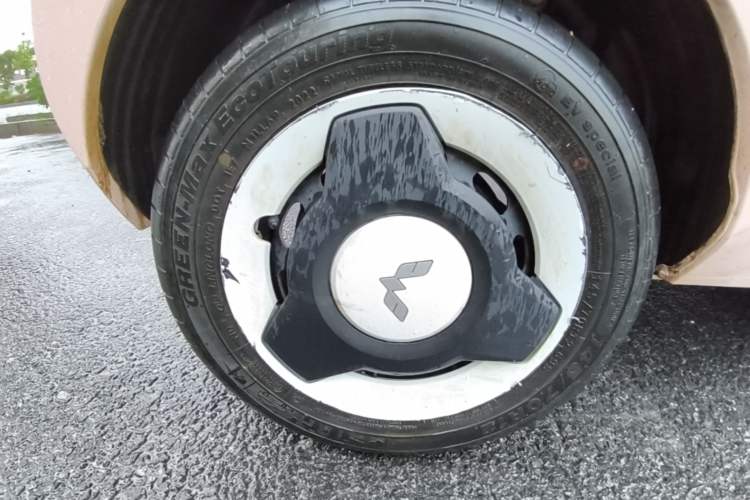 Used Wuling Hongguang MINIEV 2022 Macaron Premium Model – Lithium Ternary Battery Right Rear Wheel Hub