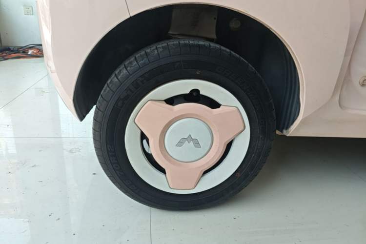 Used Wuling Hongguang MINIEV 2022 Macaron Premium Model – Lithium Iron Phosphate Right Rear Wheel Hub