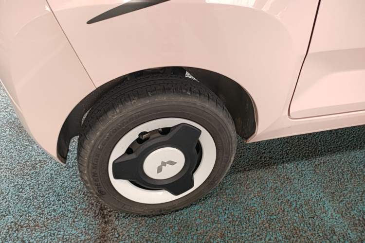 Used Wuling Hongguang MINIEV 2022 Macaron Fashion Model Lithium Iron Phosphate Right Rear Wheel Hub