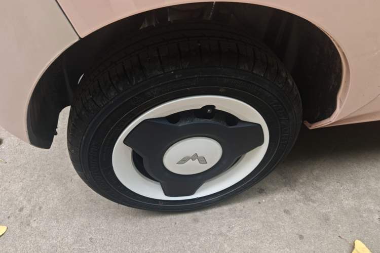 Used Wuling Hongguang MINIEV 2022 Macaron Premium Model – Lithium Iron Phosphate Right Rear Wheel Hub
