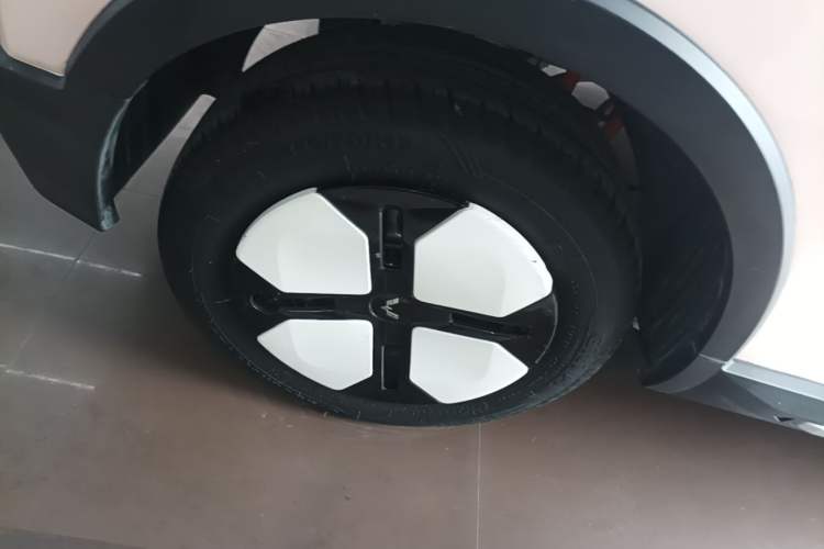 Used Wuling Hongguang MINIEV 2022 GAMEBOY 300km Play Edition Lithium Iron Phosphate Right Rear Wheel Hub