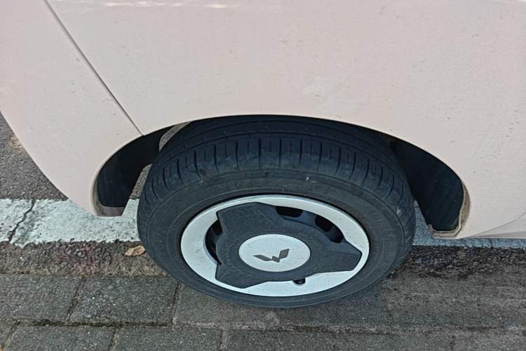 Used Wuling Hongguang MINIEV 2022 Macaron Premium Model – Lithium Iron Phosphate Right Rear Wheel Hub