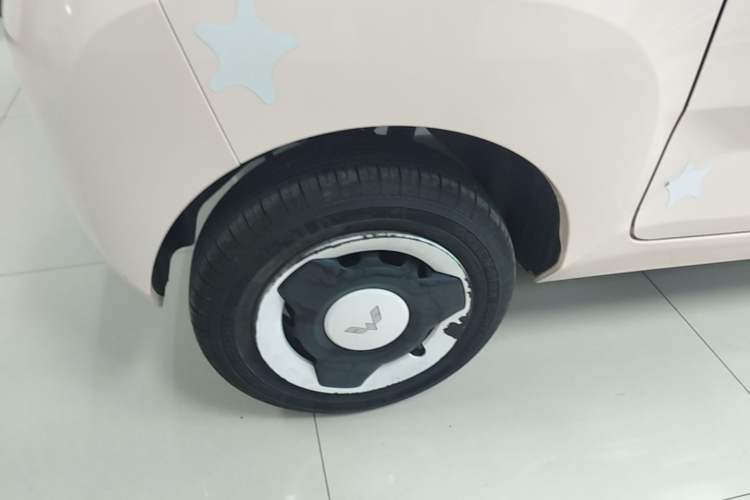 Used Wuling Hongguang MINIEV 2022 Macaron Premium Model – Lithium Iron Phosphate Right Rear Wheel Hub