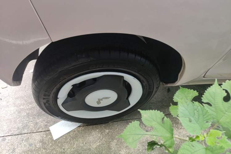 Used Wuling Hongguang MINIEV 2022 Macaron Premium Model – Lithium Iron Phosphate Right Rear Wheel Hub