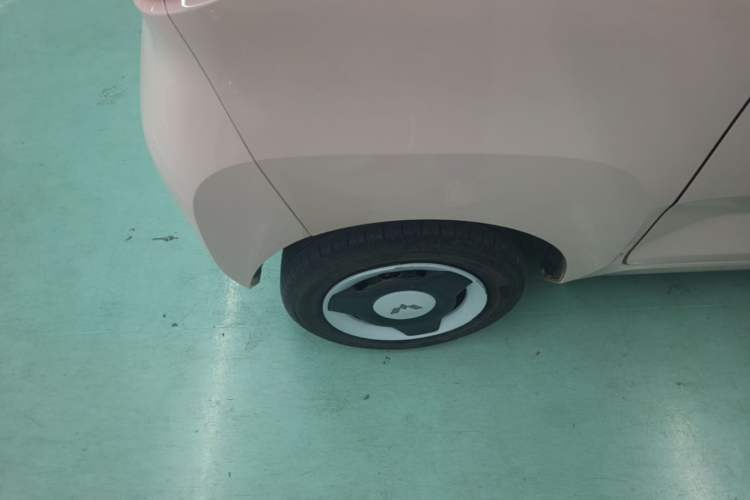 Used Wuling Hongguang MINIEV 2022 Macaron Premium Model – Lithium Iron Phosphate Right Rear Wheel Hub