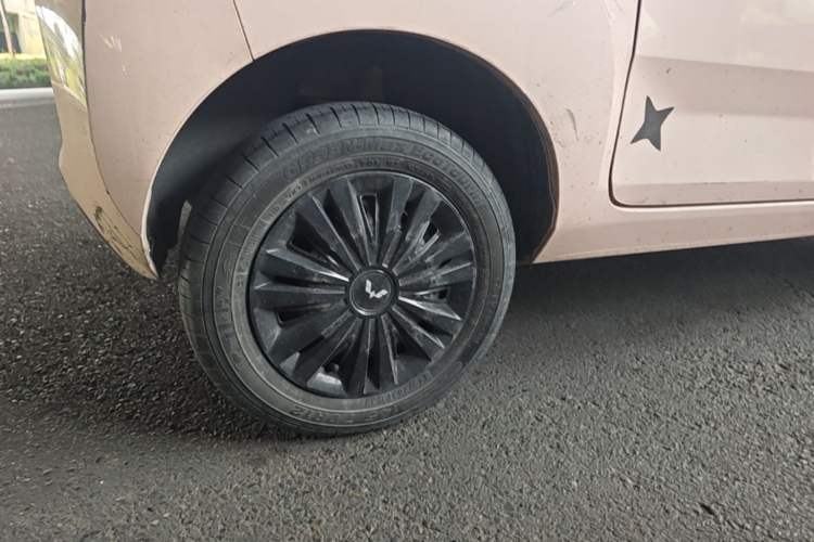 Used Wuling Hongguang MINIEV 2022 Macaron Fashion Model Lithium Iron Phosphate Right Rear Wheel Hub