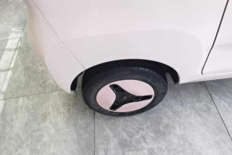 Used Wuling Hongguang MINIEV 2022 Macaron Premium Model – Lithium Iron Phosphate Right Rear Wheel Hub