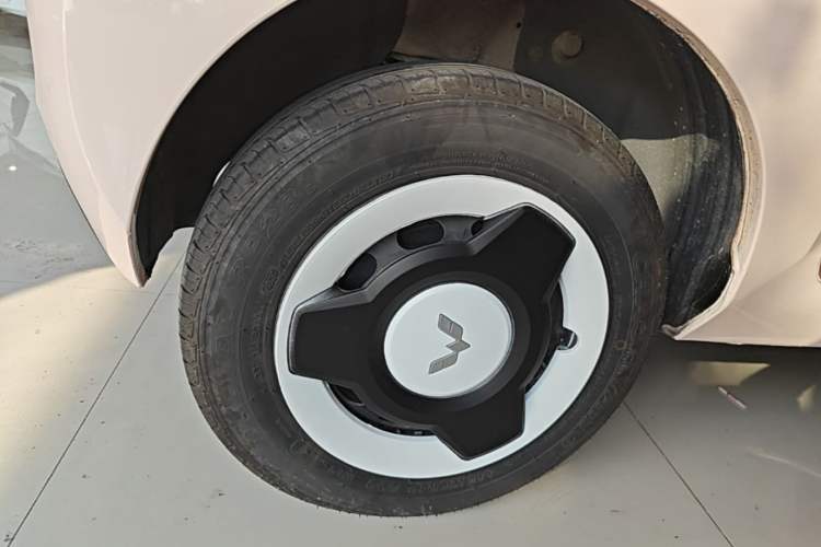 Used Wuling Hongguang MINIEV 2022 Macaron Premium Model – Lithium Iron Phosphate Right Rear Wheel Hub