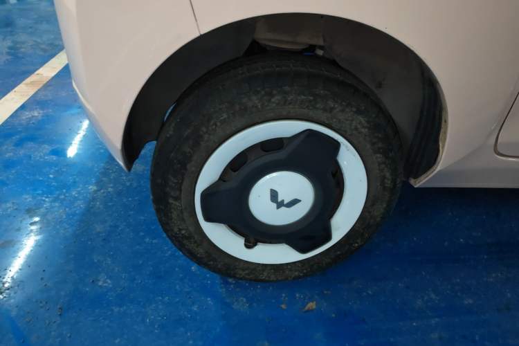 Used Wuling Hongguang MINIEV 2022 Macaron Premium Model – Lithium Ternary Battery Right Rear Wheel Hub