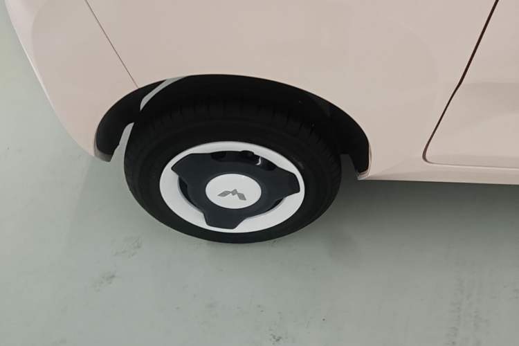 Used Wuling Hongguang MINIEV 2022 Macaron Premium Model – Lithium Iron Phosphate Right Rear Wheel Hub