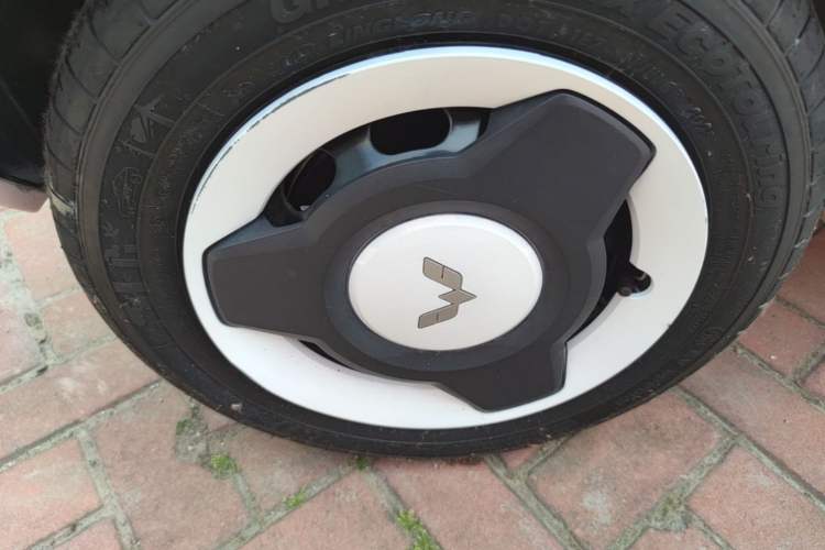 Used Wuling Hongguang MINIEV 2022 Macaron Premium Model – Lithium Iron Phosphate Right Rear Wheel Hub