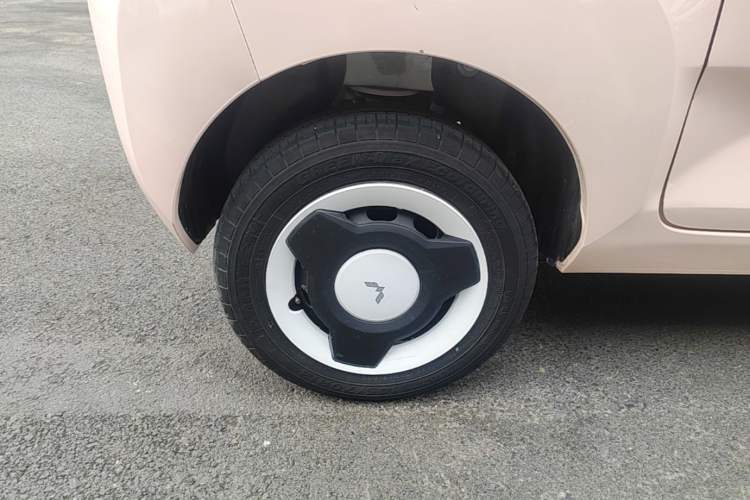 Used Wuling Hongguang MINIEV 2022 Macaron Premium Model – Lithium Iron Phosphate Right Rear Wheel Hub