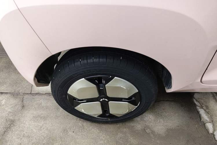 Used Wuling Hongguang MINIEV 2022 Macaron Premium Model – Lithium Iron Phosphate Right Rear Wheel Hub