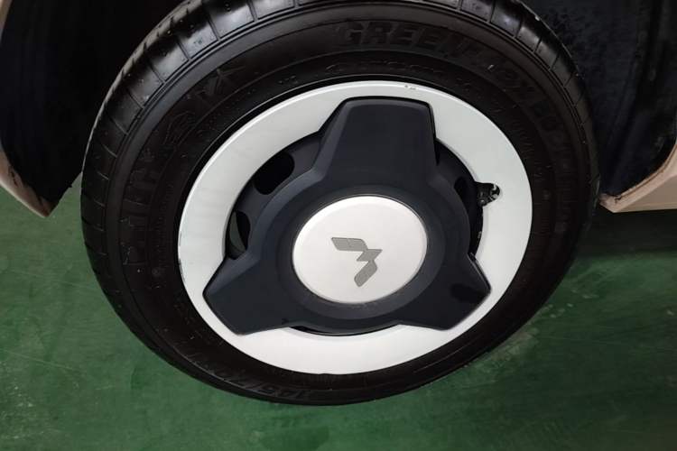 Used Wuling Hongguang MINIEV 2022 Macaron Premium Model – Lithium Ternary Battery Right Rear Wheel Hub