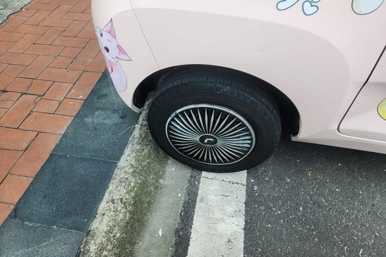 Used Wuling Hongguang MINIEV 2022 Macaron Premium Model – Lithium Iron Phosphate Right Rear Wheel Hub