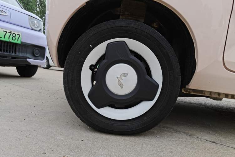 Used Wuling Hongguang MINIEV 2022 Macaron Premium Model – Lithium Ternary Battery Right Rear Wheel Hub