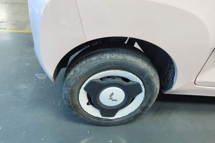 Used Wuling Hongguang MINIEV 2022 Macaron Premium Model – Lithium Iron Phosphate Right Rear Wheel Hub